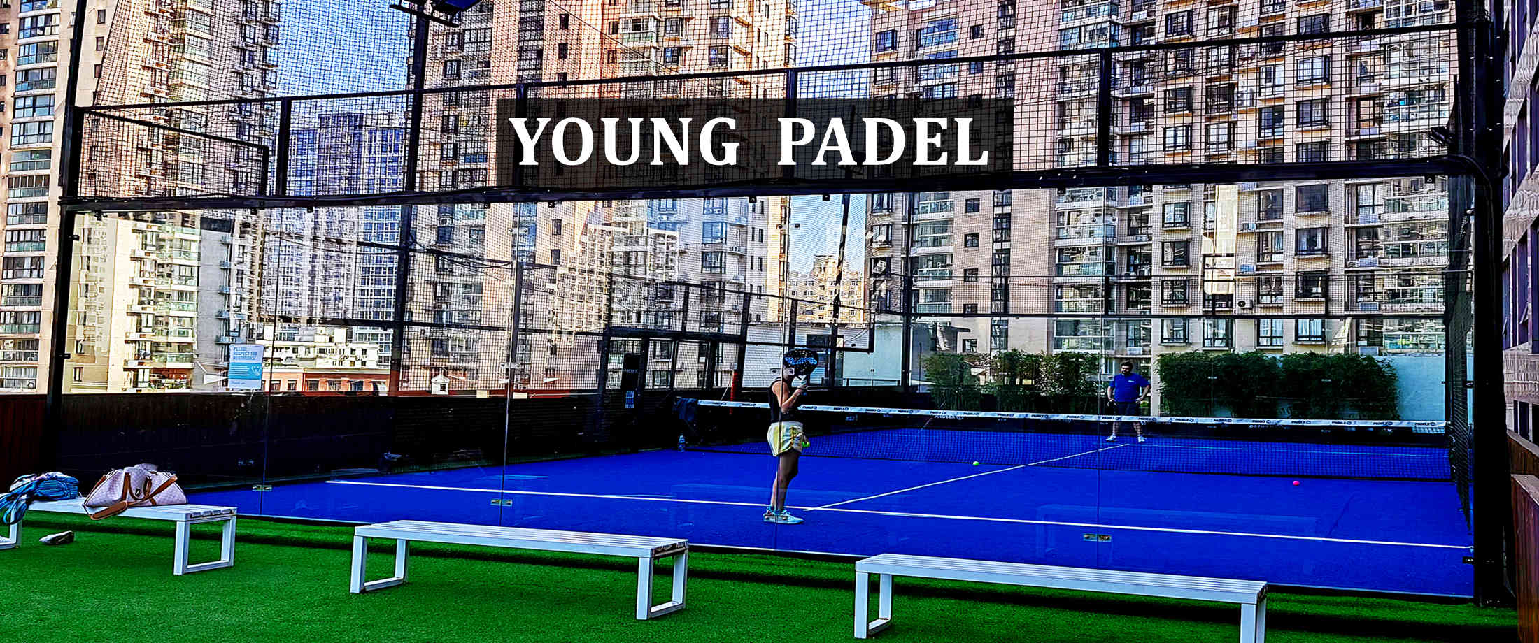 chàng trai trẻ Padel