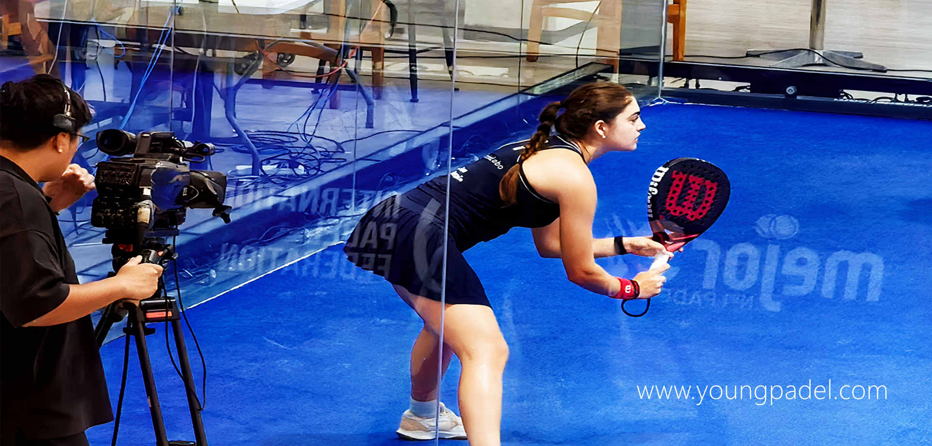 chàng trai trẻ Padel
